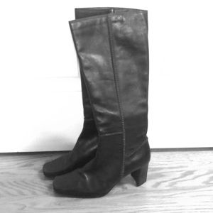 Liz Claiborne black zip boots